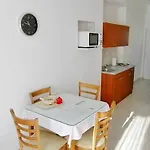 Jure شقة